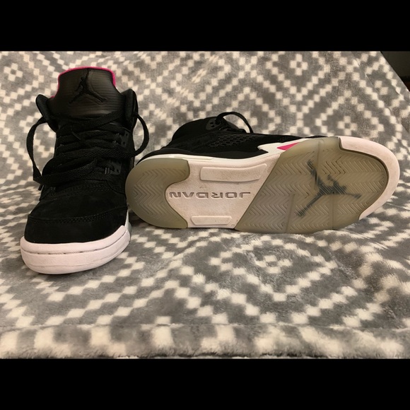 Sneakers - Picture 2 of 5